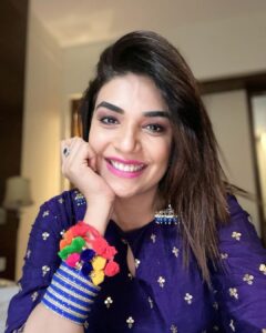 Anjum Fakih Instagram - Hello 1.7M Fam… bigggg virtual huggsss to y’all… #gratitude #feelingblessed 
🙏🏼🙏🏼🙏🏼