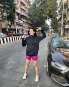 Anurita Jha Instagram - 10 k @wncnavyhalfmarathon done today, i ran non stop at much much better pace then my last 10k run.
It takes a lot of discipline and focus , but its all absolutely worth 
Today approx 15750 people ran ..
Woow just woow …
Keep running keep living … 
.
.
.
.
.
.
.

#running #anurittakjha