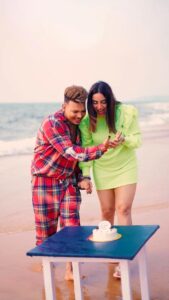 Arshi Khan Instagram - Craziest Birthday Celebration ever 🎉🎂
Happy birthday @arshikofficial 😍
.
#feelitreelit #feelkaroreelkaro #trendingreels #arshikhan #arshan #eshanmasih 
.
Shoot by @akphotography_mumbai