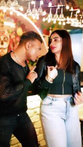 Arshi Khan Instagram - Acchi lagte ho #arshikhan  #arshi #reelsinstagram #reels #reelitfeelit #reelsvideo