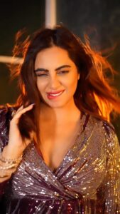 Arshi Khan Instagram - Pehli baar hua 😂 #arshi #arshikhan #reels #reelsinstagram #reelsvideo #reelitfeelit #reelkarofeelkaro