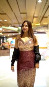 Arshi Khan Instagram - Khushnaseebi banke mera naseeb aa raha hai ❤️❤️ #arshi #arshikhan #sherukrishnagoni #reelsinstagram #reels #reelsvideo #reelitfeelit