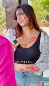 Arshi Khan Instagram - Humne toh Holi Ishaaro mei khel li 😜
Aap kaise khelne wale ho 😍
.
@arshikofficial 😚
.
#feelitreelit #feelkaroreelkaro #trending #happyholi