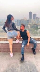 Arshi Khan Instagram - Trending 🔥 with @arshikofficial 
.
#feelitreelit #feelkaroreelkaro #trending #dance #arshikhan #eshanmasih