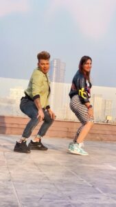 Arshi Khan Instagram - Head Shoulder Knee and Toe 🕺🏼💃🏻
@arshikofficial 
.
#feelitreelit #feelkaroreelkaro #trending #dance