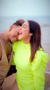 Arshi Khan Instagram - Ishan tu Bilkul nahi sudhrega 😜😜😜😜😜😜 #arshi #arshikhan #reels #reelsinstagram #reelsvideo #reelitfeelit @eshanmasihchrist