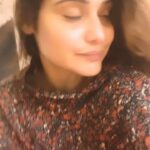 Arti Singh Instagram - Silence is best . Well I do choose silence most of the time especially when im hurt or disappointed because feelings can’t b explained . They hv to b felt . I’m so much in love with this reel had to make it . Let go . Keep it simple . People who wil value wil b there no matter what .they wil stay no matter what . They wil unknowingly may b at times hurt you but wil b open to discuss to save the love . Jo nahi bachana chahte vo toh kabhi bhi nahi bachayenge .Love is not complicated but most simple ❤️