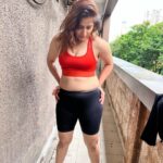 Arti Singh Instagram - Why post only when u accomplish a goal . Why not when sometimes u fail . I took this weight on 2nd Aug and thought wil go atleast 3 kg down but today I m 2 kg more . When I took the photo (swipe) I thought I wil post this and my other photo when I wil b in good shape )May b sometimes u just loose the track. Loose tht motivation. I was tired of getting up and going to gym like a ritual which is not bad .But for sometime I just wanted to bbbbbb .. I wanted to do nothing . Not think before eating are weight badh jayega and workout twice next day in guilt : I did disappoint my trainer @getfitwitumesh but at it again. Sometimes it’s a phase : so just want to say it’s ok . Hun toh kar bhi lungi : 😀 this post is juts to tel some who might b goin through same it’s ok to just bbb sometimes . U fall but important u get up and start again . ❤️❤️
