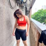 Arti Singh Instagram - Why post only when u accomplish a goal . Why not when sometimes u fail . I took this weight on 2nd Aug and thought wil go atleast 3 kg down but today I m 2 kg more . When I took the photo (swipe) I thought I wil post this and my other photo when I wil b in good shape )May b sometimes u just loose the track. Loose tht motivation. I was tired of getting up and going to gym like a ritual which is not bad .But for sometime I just wanted to bbbbbb .. I wanted to do nothing . Not think before eating are weight badh jayega and workout twice next day in guilt : I did disappoint my trainer @getfitwitumesh but at it again. Sometimes it’s a phase : so just want to say it’s ok . Hun toh kar bhi lungi : 😀 this post is juts to tel some who might b goin through same it’s ok to just bbb sometimes . U fall but important u get up and start again . ❤️❤️