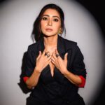 Asha Negi Instagram - Your new wallpaper!📱 . Styled by @natashaabothra Styling team @priyankaa.a_91 @mausmi_mitra_ Outfit @nj3atelier Earrings @tuluaindia Rings @carillonjewelry Shoes @louboutinworld Hair @hairbysharda Makeup by @shaylinayak Photographer @mirajverma_photography