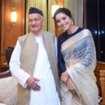 Asha Negi Instagram - This one is for my Devbhoomi, my home Uttarakhand 🏔️🔱 My heartiest congratulations to Garhwal post on completing their silver jubilee in the business. Feel extremely honoured and grateful to have received an award of recognition from his excellency the governor of Maharashtra Mr Bhagat Singh Koshiyari ji and my much liked and admired artist Rekha Bhardwaj ji and Ramesh Sippy ji.. Love!🫶💫 Raj Bhavan
