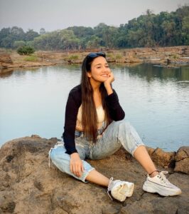 Ashi Singh Instagram - Don’t think of the opportunities that you have missed last year. Today is the first blank page of a 365 page book. Write a good one♥️

𝓗𝓐𝓟𝓟𝓨 𝓝𝓔𝓦 𝓨𝓔𝓐𝓡 ♥️
.
#AshiSingh #NewYear2k22 #HappyNewYear