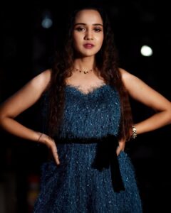 Ashi Singh Instagram - Posed and candid.
Which is better ?? 
.
#AshiSingh