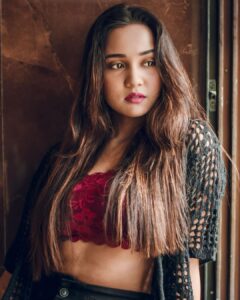 Ashi Singh Instagram - Gazing success, embracing strength, 
Focusing on whats in hand 💗
📸~ @naturepaparazzo 
.
#Ashisingh