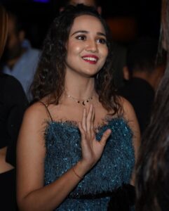 Ashi Singh Instagram - Posed and candid.
Which is better ?? 
.
#AshiSingh