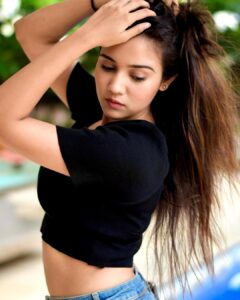 Ashi Singh Instagram - Every action has its pleasure and prize🖤
📸- @naturepaparazzo 
.
#ashisingh