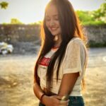 Ashi Singh Instagram - It is almost impossible to watch a sunset and not a dream 🌞 . #ashisingh #sunset #randomclick