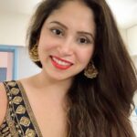 Avantika Khatri Instagram - Valentine’s Day Magic ❤️ . #AK #valentinesday #15th #engagementanniversary #forevervalentine #peaceful #living #love #saree #sareelove #ranipink #gold #silver #templejewellery #temple #happygirl #smileface #burningbright #bindi #indian #indianwear #ethnicwear #navrathan #globetrotters #actress #filmmaker #producer #celebrity #avantikakhattrilatestpics #avantikakhattri @directors_visions @avantikakhattri