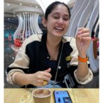 Avantika Khatri Instagram - A Hearty Laugh and a cup of Hot Chocolate ! बन गया दिन !! बस और क्या चाहिए ! 😆😍 The greatest religion is to be true to your own nature isn’t it ?! 😁 . #hearty #laugh #laughter #with #hotchocolate #love #blissful #day #swamivivekananda #quotes #changedme #happilyeverafter #happygirl #wintervibes #bomberjacket #gold #streetwearfashion #smileface #wings #burningbright #clothing #fitness #makesmesmile #globetrotters #actress #filmmaker #producer #celebrity #avantikakhattrilatestpics #avantikakhattri @directors_visions @avantikakhattri Pune, Maharashtra
