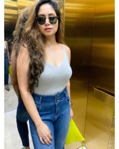 Avantika Khatri Instagram - आप सामने हो और हम हद मे रहें,
मोहब्बत में कोई इतना भी शरीफ़ नहीं होता ! ❤️🔥
.
#KudiAK #AK #homesweethome #humbleabode #loves #hindi #urdupoetry #shayarilover #lovemyself #advocator #of #selflove #avantika #khattri #filmmaker #mumbai #pune #india #bollywoodactress #producer #actress #filmdirector #filmmaker #celebrity #pictures #avantikakhattrilatestpics #avantikakhattri @directors_visions @avantikakhattri