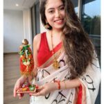 Avantika Khatri Instagram - गृह प्रवेश पूजा, गुड़ी पड़वा के शुभ मुहूर्त पे । 🙏🏻 . #AK #and #Milind #luxuryhomes #luxuryproperty #we #did #it #newhouse #onemore #housebeautiful #mynew #home #gudipadwa #grahpravesh #eventful #day #summervibes #pretty #avantika #khattri #filmmaker #mumbai #pune #india #bollywoodactress #producer #celebrity #avantikakhattrilatestpics #avantikakhattri @directors_visions @avantikakhattri