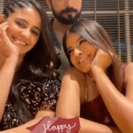 Ayesha Singh Instagram – Continue with Your Romance yaar ❤️😜😈😍😇💕. #romance #comedy #reelsinstagram #reels #funnyvideos #funnyreels #madhuridixit #instagram #instamood #friendship #friends