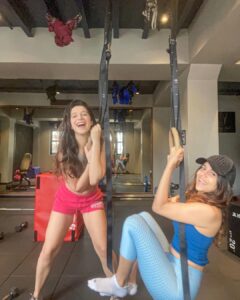 Benafsha Soonawalla Instagram - Different playground, same friend 🧿👭 and some self timer 😛 Love my new mornings with @riyashrofff Mould Fitness