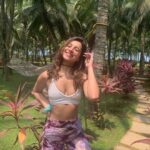 Benafsha Soonawalla Instagram - Hi!! Smile! 🤍 👚- @bae.eshop 👖- @wabisabistyl Styled by @ruchikrishnastyles Asst stylist @sketch_your_style 🏡- @nattikabeachayurvedaresort Kerala, God's Own Country