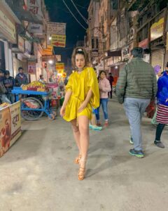 Benafsha Soonawalla Instagram - Shooting at Sarafa Bazar tonight and the food is making me crazy. 

Also love the hustle bustle of this place. But yup the food tops everything. Absolutely everything 🤤

Outfit - @stylejunkiie
Earrings - @threadstoriesofficial
Choker - @beadsnjewels_byekta
Shoes - @thecaistore
Styled by - @ruchikrishnastyles
Assisted by - @sketch.your.style