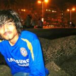 Bhuvan Bam Instagram - 1st pic: Cousin ki shaadi attend karne pehli baar Mumbai gaya tha 2011 mein. Har bacche ki tarah mujhe bhi Marine Drive, Taj hotel aur Gateway dekhna tha. Usi shaam hum marine drive gaye aur tab yeh photo kheechi. 2nd pic: 11 saal baad (May, 2022) Marine Drive, Same spot! VASANT GAWDE 🙏🏼❤️‍🔥 Delhi se sapne leke aaya hoon, poore karne ki umeed mein. Trailer aa chuka hai, zaroor dekhna. (Link in bio) 🙏🏼☺️ #TaazaKhabar @bbkvproductions @disneyplushotstar