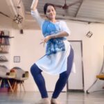 Deepika Singh Instagram - This is how I’m working each day to be a better version of myself. . . #classicaldance #sadhna #odissi #selfaffirmations #deepikasingh