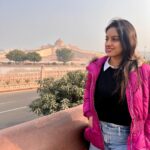 Deepika Singh Instagram - Hello! Lucknow ✨ I’m at this famous spot by the river, enjoying the cold chills and bright day here!!! #piccredit @raajesh.shandilya #lucknow #eventdiaries #winter #deepikasingh Gomti River Front