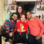 Devoleena Bhattacharjee Instagram - Merry Christmas Everyone 🥂 . #influencer #actor #christmas #celebration #cake #xmas #festive #besties #dhaval4bhavini #devoleena #adventcalenders #bhavinipurohit