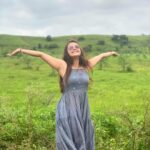 Devoleena Bhattacharjee Instagram - Ae Zindagi Gale laga le….. 🌷