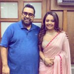 Devoleena Bhattacharjee Instagram - Words are not enough to express my gratitude and also how honoured i am feeling..Thank you so much @shankar.mahadevan sir for your kind gesture and also the advice to practice music..It was indeed lovely meeting you.😇🙏🏻🌸 . . #devoleenabhattacharjee #devoleena #shankarmahadevan #taarezameenpar #starplus #music #thankful