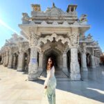 Devoleena Bhattacharjee Instagram - Bhuj is one of the six places where Lord Shree Swaminarayan constructed the temple Himself. Expanding a 35,000 sq. feet area, this Temple has 7 sky touching pinnacles. It consists of one central dome, 25 minor domes and 258 pillars. The peripheries, which are beautifully carved into the icy marble of Makrana and Ambaji, give it heavenly beauty, serenity and the divine approach to the temple. @rannutsav #RannKeRang, #RannUtsav2022, #RannKiKahaaniya #swaminarayantemple #devoleena Shree Swaminarayan Temple - Bhuj Prasadi Mandir