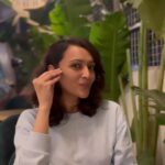 Dipannita Sharma Instagram - Just as we were about to leave . Quick #ASL #signlanguage practice with jiggy wug @jignasa_ … love you 😘 #keepatit #selfcare #growth #learn #happyweekend