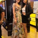 Dipannita Sharma Instagram - The trailer of #Maarich has crossed 10million + views ! Have you watched it yet … moments from the trailer launch with some of the people I absolutely adore … 🤍 Happy happppppyyyyy birthday @tusshark89 ! What super news on your special day !!! More power … #moments #memories #9thdecember Styled by : @jignasa_ Outfit : @geishadesigns Earrings : @elysianoworld