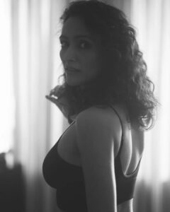 Dipannita Sharma Instagram - With Amazing @dipannitasharma
HMU - @akankshagg
.
.
.
#portrait #blackandwhite #india