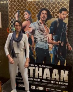 Dipannita Sharma Instagram - I don’t know the last time I had so much fun in the theatres ! The whistles , the cheering , the clapping & bumping into friends who were watching it for the 3rd time … yesssss #pathaan was a full ‘paisa vasool’ experience ! Here’s to #srk #yrf & the team … & Here’s to the power of entertainment ♥️
@krishnasharma7477 @dilsheratwal @visalmisra @khyatimadaan 
#cinemalover #weekend #pyaar 
P.S - me trying to do #srk pose hahaha. @arunimasharma_verma this one’s so for you !