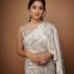 Disha Parmar Instagram - Happy lill’ Thang 🌻 . . Outfit by @kaaishabyshalini Eaarings by @mairaabyambica Styled by @pratikshachandak Assisted by @alishapatro95 Makeup by @komalkumavat_makeovers Hair by @sabahairstylist 📸 @iam_rajinamdar