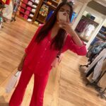Disha Parmar Instagram - A Series of NOT very satisfying mirror selfies that made it to the GRAM! 😅💖 . #HowMuchPinkIsTooMuchPink