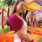 Disha Parmar Instagram - रंगी सारी गुलाबी चुनरिया रे .. मोहे मारे नजरिया साँवरिया रे ..🎶🤍
