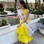 Disha Parmar Instagram - Freshly outta ‘Sarsoo ka khet’ Vibe! ✌🏻🤣 #wandrer Taj Lake Palace, Udaipur, India