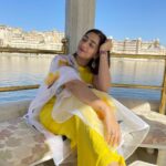 Disha Parmar Instagram - Freshly outta ‘Sarsoo ka khet’ Vibe! ✌🏻🤣 #wandrer Taj Lake Palace, Udaipur, India