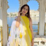 Disha Parmar Instagram - Freshly outta ‘Sarsoo ka khet’ Vibe! ✌🏻🤣 #wandrer Taj Lake Palace, Udaipur, India