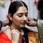Disha Parmar Instagram - Just a few Happy Moments with the Happy people from my 1st ‘Makar Sankranti’ function 🪁 🖤 Thankyou @meghaisrani & @israniphotography for capturing these♥️😘 °◦♡home♡◦°