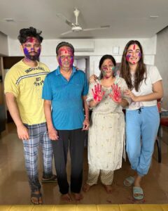Disha Parmar Instagram - Happy Holi from Me and my baby and my family to you , your babies and your family ❤️❤️🥳🥳