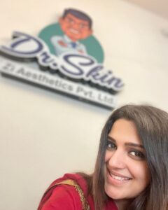 Divya Pillai Instagram - All smiles! 😍

@drskinkerala 

#situationships #situationsong #lol