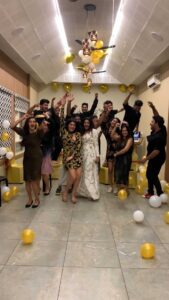 Divya Pillai Instagram - SURPRISEEE! 😁

Best times ever! 😍

Happy birthday Divyuuuse, we love you ♥️♥️♥️
#birthdaygirl #us #besttimesever #goodvibesonly